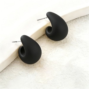 Boucles d'oreilles tendance en alliage de zinc plaqué or en forme de goutte d'eau, bijoux pour femmes, cadeau 2024 - Product Image 5