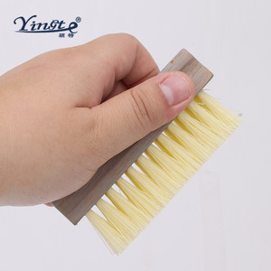 Brosse à chaussures Yingte avec manche en bois et poils en PP pour un nettoyage en douceur des chaussures - Product Image 2