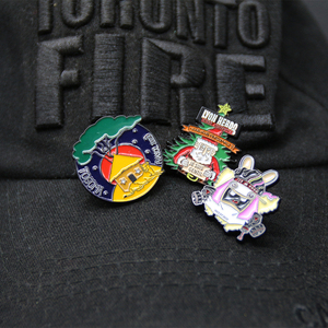 Venta de broche de diamantes de imitación de cristal chapado en oro solapa dibujos animados anime duro esmalte suave <span class=keywords><strong>PIN</strong></span> de metal insignia personalizada artesanías de metal con logotipo - Product Image 3