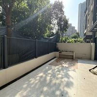 Clôture de jardin en aluminium à lattes verticales sur mesure, revêtement poudré noir, résistante aux intempéries, pour extérieur