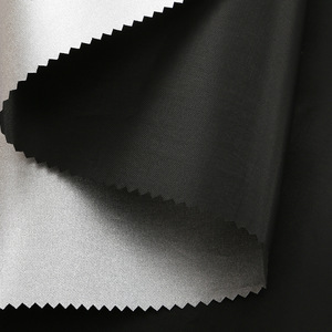Tissu Oxford enduit d'argent 210D résistant aux UV Tissu tissé de haute qualité <span class=keywords><strong>imperméable</strong></span> pour bâches de <span class=keywords><strong>voiture</strong></span> haut de gamme - Product Image 2