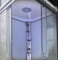 Cabines de douche modulaires préfabriquées de luxe pour hôtels, avec verre et receveur de 8 mm, petits modules de salle de bain préfabriqués