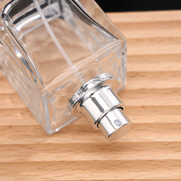 Botol Parfum Kaca Transparan Persegi Desain Baru yang Dapat Disesuaikan, Kemasan Pompa Semprot Kosong untuk Kotak Perjalanan