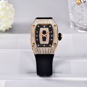 Reloj PAGANI DESIGN para Mujer, Modelo Tonneau de 31.5mm con Esfera de Diamantes, Correa Roja, Analógico de Cuarzo PD-YS013 - Product Image 4