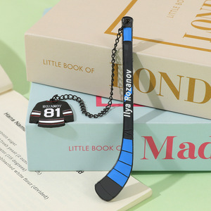 Segnalibri in lega smaltata personalizzati a tema maglia e bastone da hockey su ghiaccio, souvenir del fiero rivalismo canadese - Product Image 3