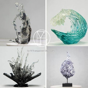 Sculpture abstraite transparente en résine, style vague, moderne et haut de gamme, pour l'art de sol créatif, idéale pour les bureaux de vente, les entrées et les salles d'exposition. - Product Image 4