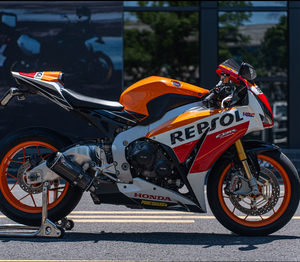 Gebrauchtes Sportmotorrad Großes Rennmotorrad 1000ccm 4-Zylinder-Motor Produktion <span class=keywords><strong>2015</strong></span> - Product Image 1