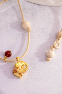 Collier en cordon de coton réglable de style bohème avec pendentif éléphant plaqué argent et perles naturelles |   Bijoux minimalistes faits à la main pour les fêtes unisexes - Product Image 6