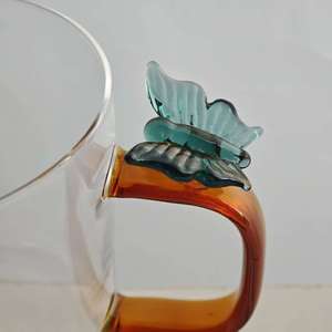 Mug en verre borosilicate transparent artisanal, fait main, avec poignée en forme de papillon, résistant à la chaleur pour les boissons chaudes/froides, utilisation à domicile et en café - Product Image 6