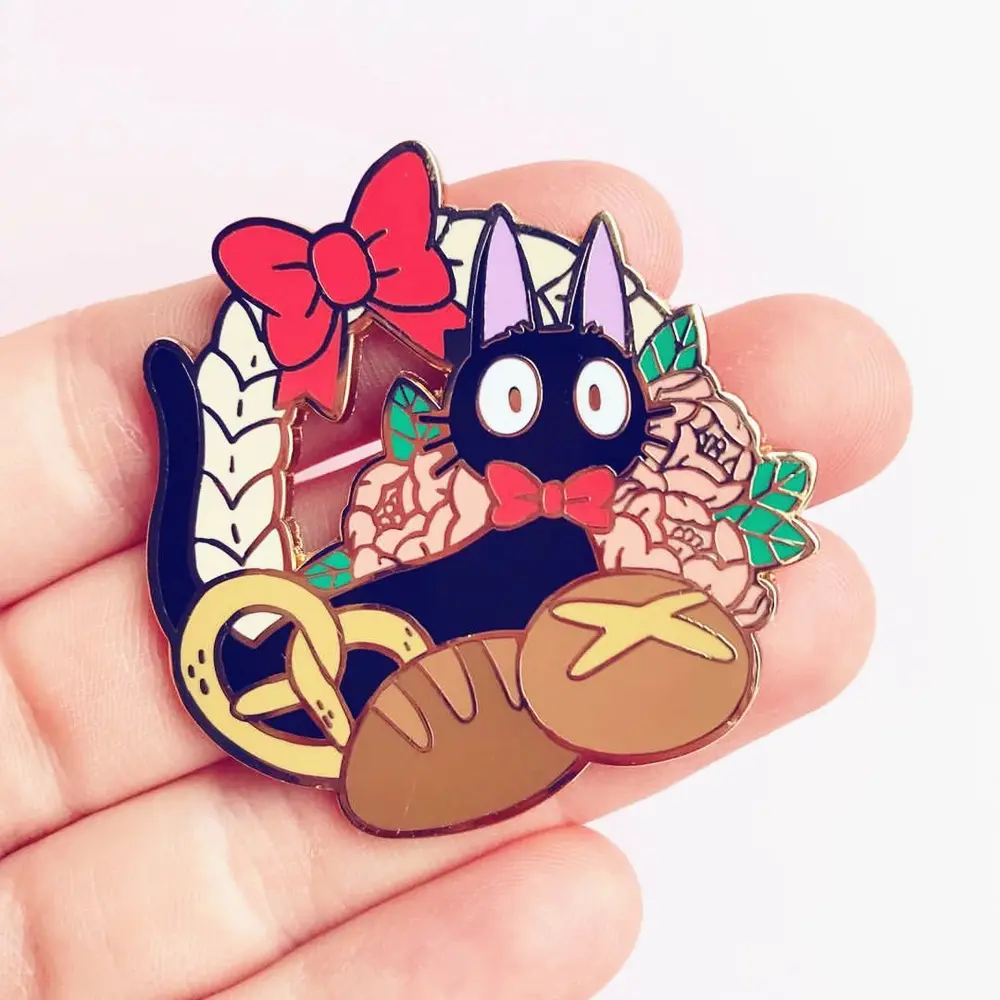 Pin de solapa de esmalte suave personalizado, Logo de diseño de dibujos animados, chapado en oro, Metal, Anime fantasy, insignia de esmalte duro con purpurina