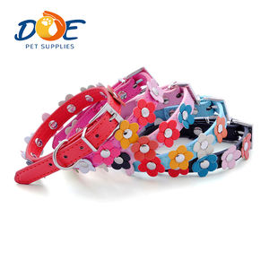 Doe <span class=keywords><strong>Pet</strong></span> Material de cuero de imitación de PU de alta calidad <span class=keywords><strong>Collar</strong></span> de perro mascota duradero y libre de óxido decorado con una sola fila de flores - Product Image 1