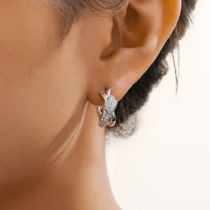 Nouvelles boucles d'oreilles créoles style français, en laiton ajouré, plaqué or, incrustées de zircon, avec croix, irrégulières, tendance et originales pour femmes - Product Image 4