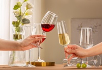 Calici di vetro con linee verticali trasparenti da 460ml classico vino unico