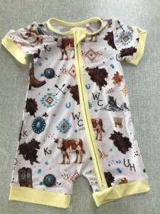 Cofanetto a Sorpresa Limitato: Pagliaccetto con Cerniera in Morbido Bambù Personalizzato di Alta Qualità per Neonati e Bambini, Ideale come <span class=keywords><strong>Pigiama</strong></span> e Abbigliamento Casual - Product Image 3