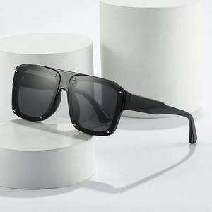 Nouvelles Lunettes de Soleil Carrées Surdimensionnées Rétro Tendance pour Femmes, Décoration Rivets, Style Punk, pour Hommes - Product Image 3