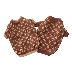 เสื้อสัตว์เลี้ยงแบรนด์แฟชั่นสั่งทำพิเศษ เสื้อสัตว์เลี้ยงถักนิตติ้งสุดหรูสำหรับสุนัขและแมว เสื้อกันหนาวแบบสวมใส่สบายสำหรับฤดูหนาว เสื้อผ้าสัตว์เลี้ยงแบบ OEM ODM - Product Image 5