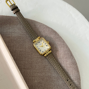 Reloj de Pulsera de Cuarzo Elegante para Mujer, Estilo Vintage, Dorado, Rectangular, con Correa de Cuero Marrón, Esfera con Diseño de Rayos de Sol y Números Romanos - Product Image 4