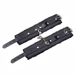 Stock local US - Menottes érotiques SM pour adultes - Menottes en cuir et peluche avec fermoirs métalliques - Jouets de <span class=keywords><strong>bondage</strong></span> pour adultes - Product Image 4