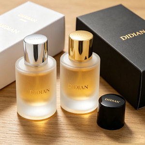 Bouteilles cylindriques givrées personnalisées de 30 ml et 50 ml avec bouchon à bille en bois, mécanisme de pulvérisation à pression, flacons de parfum en verre avec boîte - Product Image 4