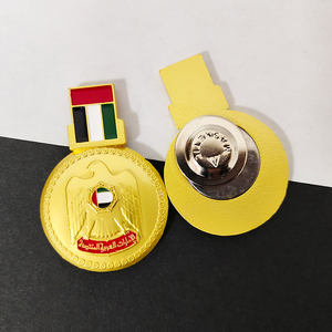 Venta al por mayor 54 UAE EID AL ETIHAD insignia magnética esmalte suave solapa Pin Metal Día Nacional broche Falcon insignia Dubai broche - Product Image 3
