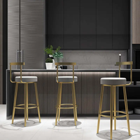 Tabouret de bar moderne de luxe en métal avec cadre doré chaise haute chaise de salle à manger en tissu cuir pour la maison, le bureau et l'appartement