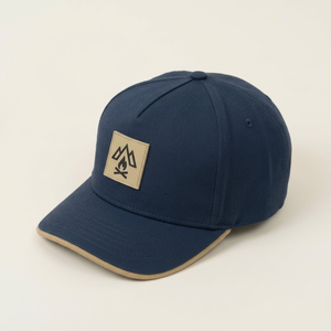 Tout-en-un : Casquette décontractée à visière incurvée avec logo en caoutchouc, casquette 5 panneaux A-Frame, casquette snapback avec logo personnalisé en patch PVC - Product Image 2
