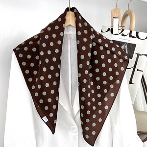 Foulard carré en soie de mûrier 68x68cm pour l'été, châle en soie à petits pois pour femmes, vente en gros - Product Image 3