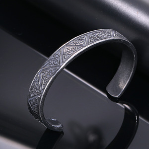 Pulsera de Acero de Titanio para Hombre, Estilo Nórdico Retro Punk Vikingo, con Brújula Celta, Joyería de Mano de Alta Calidad, Venta al Por Mayor - Product Image 3