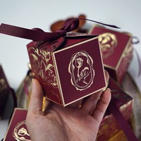 Emballage Cadeau Personnalisé de Luxe pour Mariage: Boîte Pliante en Papier avec Finition Mat et Gaufrage pour Dragées Chocolatées pour Invités