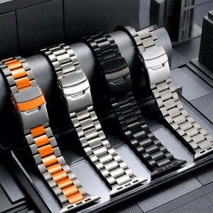 Bracelet en titane à trois maillons Upro Luxury pour Apple Watch, disponible en tailles 49 mm, 46 mm, 45 mm, 44 mm, 42 mm et 40 mm, pour homme, style business. - Product Image 6