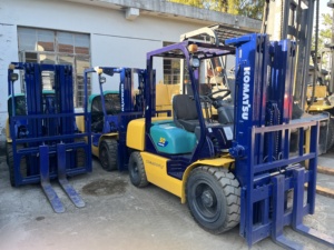 Komatsu Diesel <b>Forklift</b> 3 Ton Three Stage Mast Pneumatic Tire Seated Operation Used Indoor Flooring - Product Image 5
