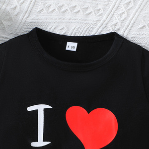 ชุดเซ็ตสองชิ้นขายส่งสำหรับเด็กผู้ชาย เสื้อยืดแขนสั้นลายการ์ตูนพิมพ์ตัวอักษร กางเกงขาสั้นลำลองลายพรางสำหรับเด็ก - Product Image 3