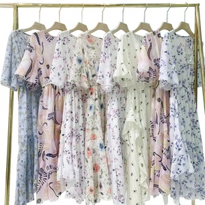 Robes, hauts, t-shirts, pantalons en stock 2024, produits à assortir, vêtements neufs et d'occasion - Product Image 5