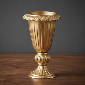 Vase de table Bloom Ready, finition dorée traditionnelle, design sur piédestal fait main, hauteur 34 cm - Product Image 1