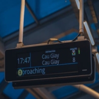 Sistema de Información para Pasajeros en Salas de Espera de Estaciones de Tren, Pantalla LED de Alta Luminosidad, Estado de Tren en Tiempo Real, Personalización OEM