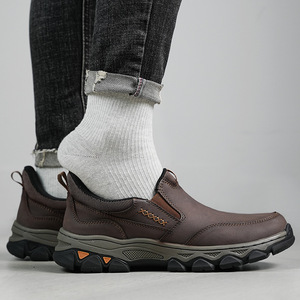 Mocasines de hombre con puntera de PU, sin cordones, entresuela y suela de goma, forro de felpa, diseño liso, logotipo grabado con láser y bordado. - Product Image 4