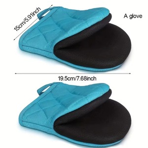Gants de cuisine en coton matelassé épais bleu et rouge avec poignée en silicone, résistants à la chaleur, antidérapants, avec boucle de suspension - Product Image 1