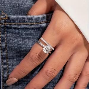Bague de fiançailles en moissanite solitaire de luxe à vendre, 1 carat, couleur D, clarté VVS1, plaquée argent, cadeau pour femme - Product Image 2