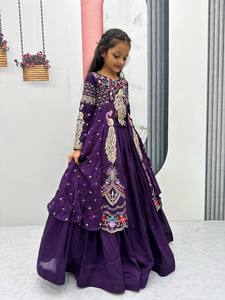 Oferta Especial de Festival: Top Corto de Diseño, Ropa de Moda para Fiestas y Estilo Diario, Disponible a Buen Precio - Product Image 2