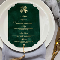 Initiales en relief personnalisées couverture rigide de luxe vert sauge place carte couverture en velours cartes de Menu invitations de mariage glands