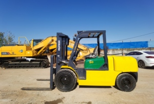 Reliable Used 5T <b>Forklift</b> with 600mm Load Center and 7280kg Operating Weight for Heavy Material Handling - Product Image 2
