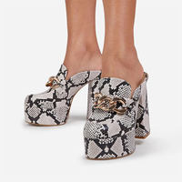 Mules à plateforme pour femmes, fabriquées sur mesure, à enfiler, sexy, à talons très hauts, décorées d'une chaîne métallique