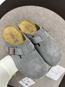 Sandalias y Zuecos de Exterior Berkens de Alta Demanda, Mules de Cuero Vacuno con Piel de Moda, Venta Directa de Fábrica, Pantuflas de Gran Venta a Bajo Precio - Product Image 1