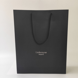 Borse di lusso personalizzate KM con il proprio logo con manico a nastro Boutique Shopping regalo <span class=keywords><strong>sacchetti</strong></span> di carta nera <span class=keywords><strong>per</strong></span> scarpe e abbigliamento - Product Image 3