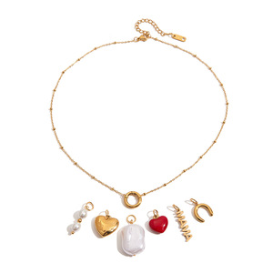 Elegante Collar de Cadena Dorada con Dijes de Perlas en Forma de Corazón y Colgante de Mamá para Uso Diario - Product Image 1