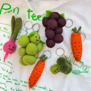 Porte-clés créatif en peluche brocoli suspendu petit fruit légume <span class=keywords><strong>laine</strong></span> feutre poupée raisin tomates <span class=keywords><strong>carotte</strong></span> betterave pendentif fait main cadeau - Product Image 1