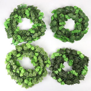 Guirlande de feuilles de vigne artificielles 200 cm en plastique, verdure pour décoration de plafond, Thanksgiving, écologique - Product Image 1