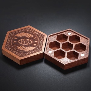 2024 tùy chỉnh bằng gỗ <span class=keywords><strong>DND</strong></span> Xúc xắc hộp gỗ cho trò chơi xúc xắc thanh đồ chơi phụ kiện trò chơi bên đồ chơi - Product Image 2