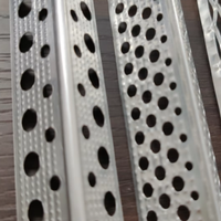 Perles d'angle de plâtre de cloison sèche perforées d'alliage de perle d'angle en aluminium perforé de conception moderne Offre Spéciale pour le plâtrage de mur de construction