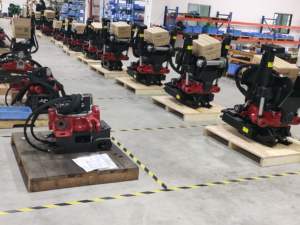 China escavadeira T02 CATSU <span class=keywords><strong>tiltrotator</strong></span> inclinação rotaott rotortilt balde estripador ancinho vassoura escavação classificação - Product Image 6